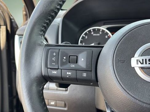 Used 2021 Nissan Rogue SV w/ Premium Package image 18