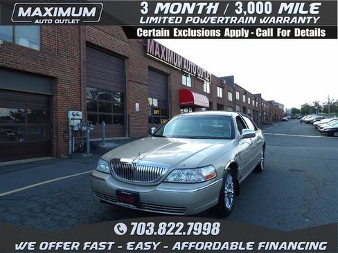 Used 2008 Lincoln Town Car Signature Limited image 1