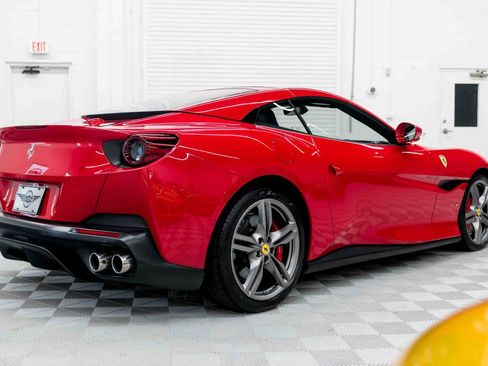 Used 2019 Ferrari Portofino RWD image 7