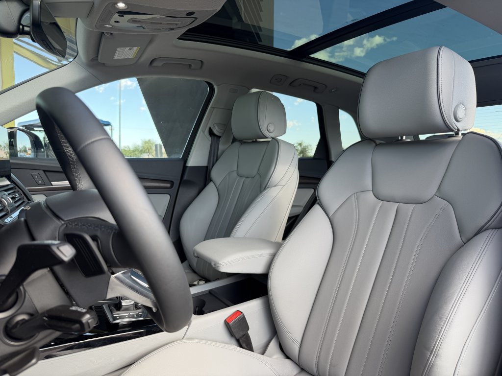 Used 2025 Audi Q5 e Premium AWD/4WD image 32