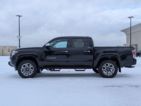 Used 2019 Toyota Tacoma Limited image 4
