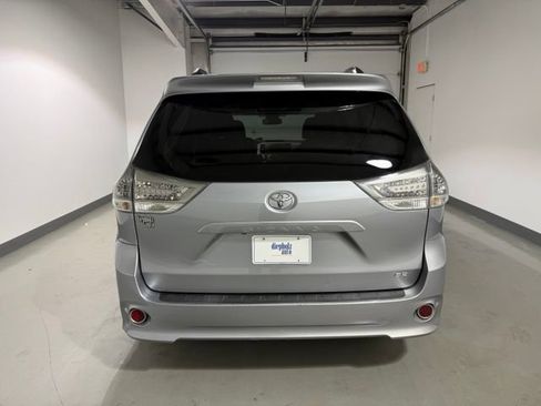 Used 2013 Toyota Sienna SE FWD image 6