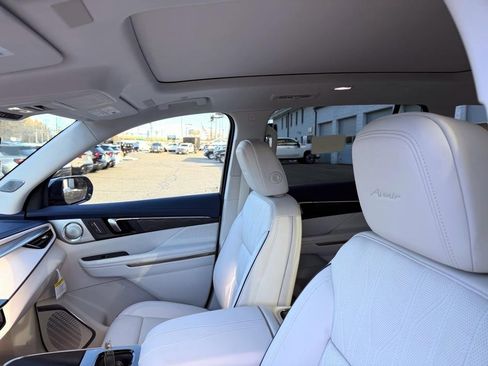 New 2026 Buick Enclave Avenir w/ Super Cruise Package image 12