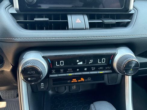 Used 2025 Toyota RAV4 XLE AWD/4WD image 18