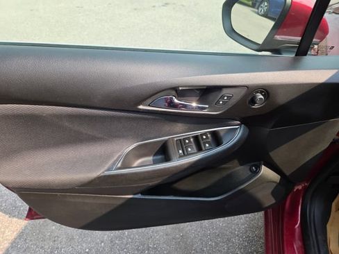 Used 2018 Chevrolet Cruze LT w/ Convenience Package FWD image 12