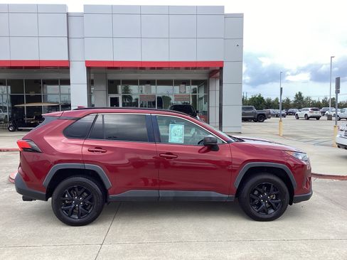 Used 2021 Toyota RAV4 LE FWD image 8