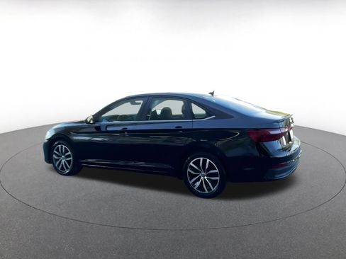 Used 2025 Volkswagen Jetta SE image 8