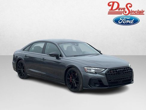 Used 2022 Audi S8 w/ S8 Executive Package AWD/4WD image 4