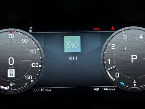 New 2026 Land Rover Defender 110 X-Dynamic SE AWD/4WD image 17