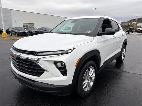 Used 2025 Chevrolet TrailBlazer LS w/ LS Convenience Package image 9