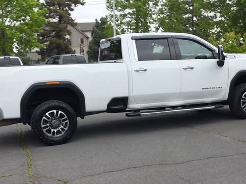 Used 2022 GMC Sierra 3500 SLT w/ Driver Alert Package I AWD/4WD image 9