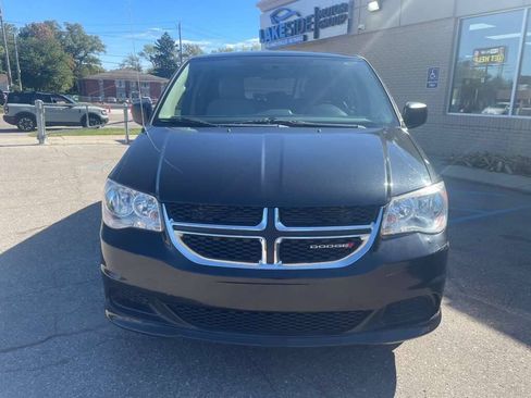 Used 2016 Dodge Grand Caravan SE w/ Quick Order Package 29E SE FWD image 2