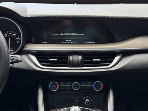 Used 2018 Alfa Romeo Stelvio Ti AWD/4WD image 30