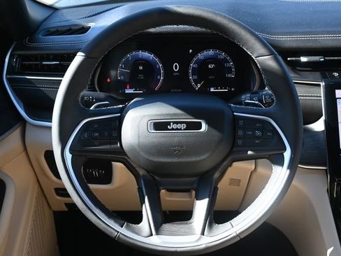 Used 2023 Jeep Grand Cherokee Limited image 14