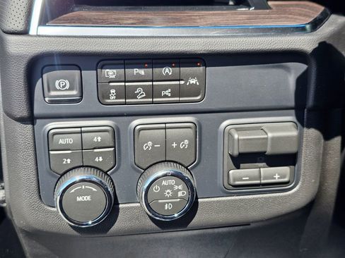 New 2026 Chevrolet Tahoe Premier w/ Sun And Tow Package AWD/4WD image 27