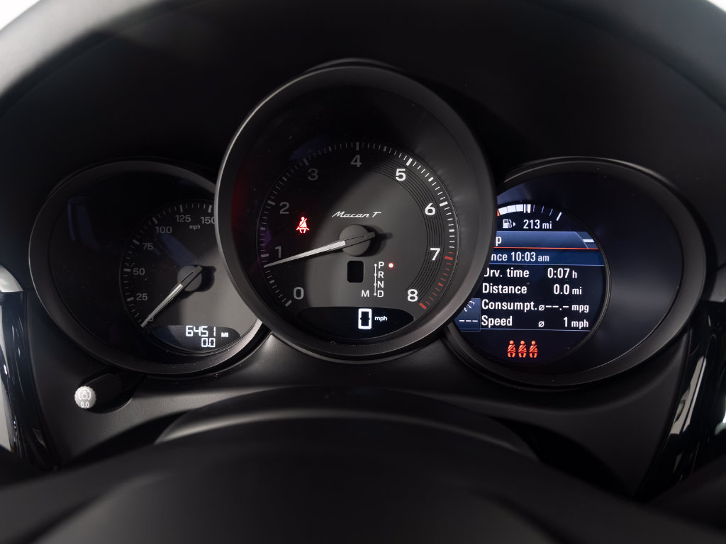 Certified 2026 Porsche Macan Turbo AWD/4WD image 23
