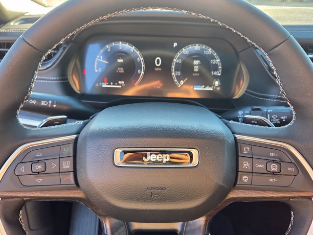 New 2027 Jeep Grand Cherokee Limited RWD image 24