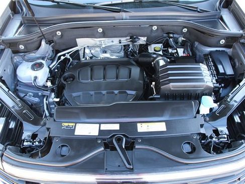 Certified 2025 Volkswagen Atlas SEL Premium R-Line image 38