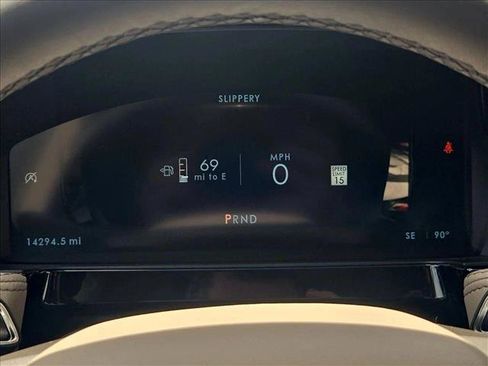 Used 2024 Lincoln Corsair FWD image 11