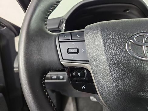 Used 2025 Toyota Camry SE image 21