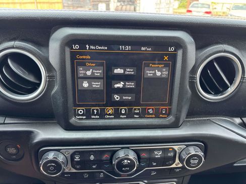 Used 2018 Jeep Wrangler Unlimited Sahara w/ Dual Top Group AWD/4WD image 15