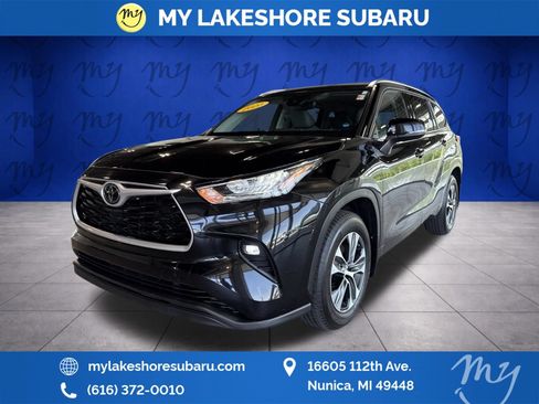 Used 2020 Toyota Highlander XLE AWD/4WD image 3