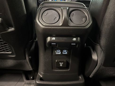 Used 2023 Jeep Wrangler Unlimited Rubicon w/ LED Lighting Group AWD/4WD image 34