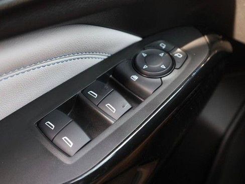 Used 2025 Chevrolet Trax LT w/ LT Convenience Package FWD image 17