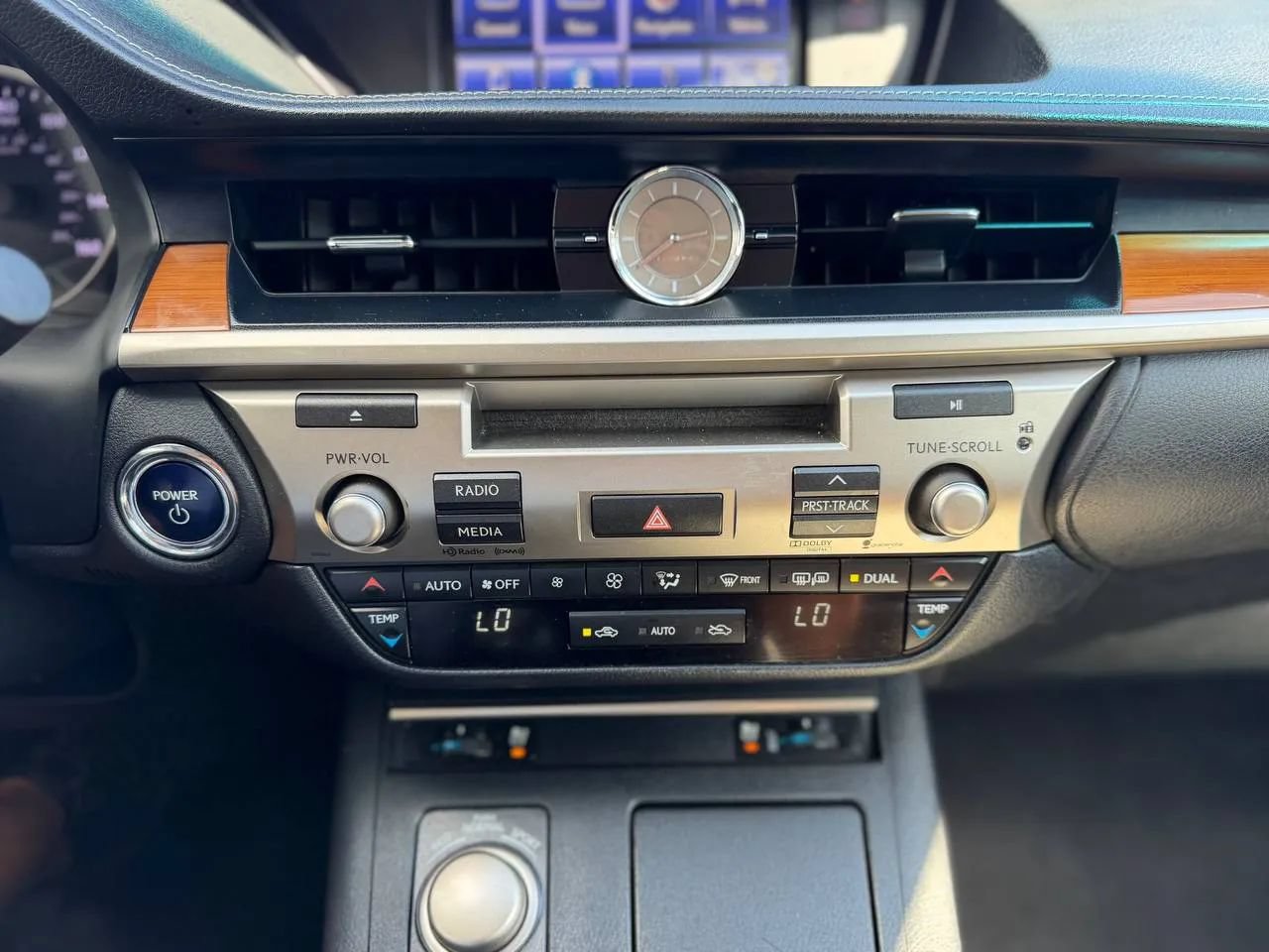 Used 2014 Lexus ES 300h w/ Premium Package w/Bamboo Trim FWD image 45