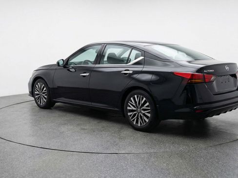 Used 2025 Nissan Altima 2.5 SV image 6