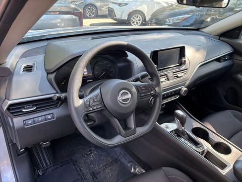 Used 2024 Nissan Altima 2.5 S FWD image 33