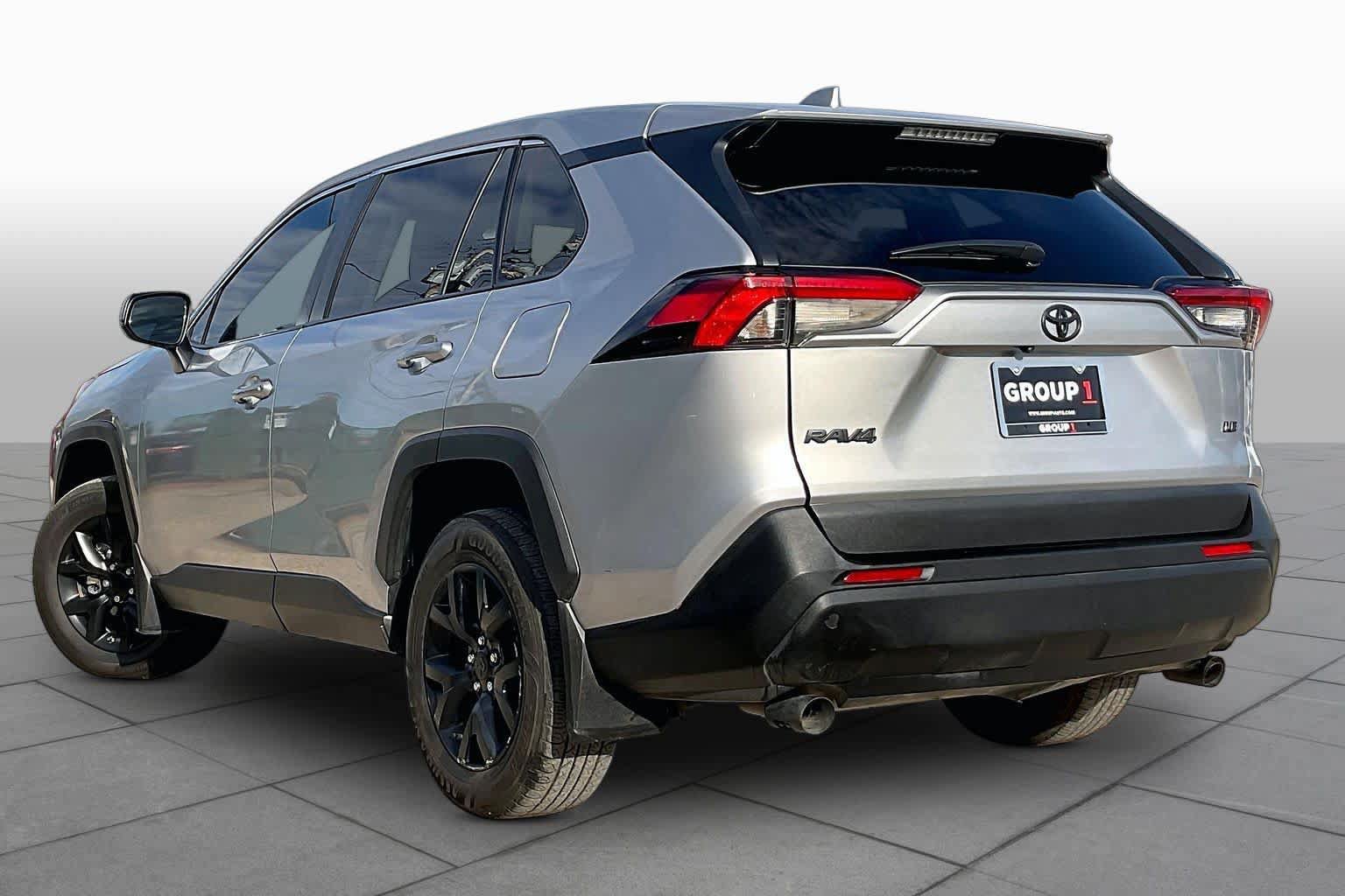 Used 2025 Toyota RAV4 LE FWD image 15