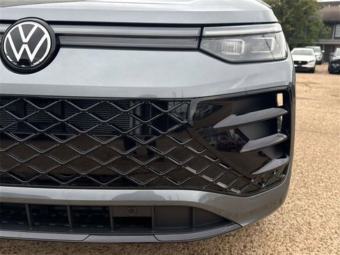 New 2026 Volkswagen Tiguan SE R-Line image 7