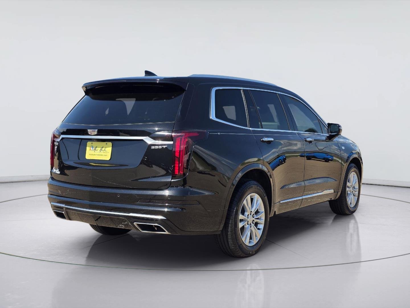 Used 2024 Cadillac XT6 Luxury w/ LPO, Floor Liner Package FWD image 5