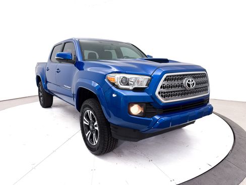 Used 2016 Toyota Tacoma TRD Sport AWD/4WD image 12