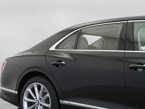 Used 2023 Bentley Flying Spur V8 AWD/4WD image 25
