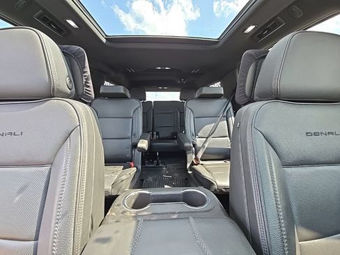 Used 2022 GMC Yukon XL Denali w/ Denali Ultimate Package AWD/4WD image 50