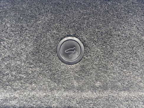 Used 2021 Tesla Model S Plaid image 9