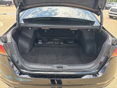 Used 2025 Nissan Altima 2.5 SV FWD image 27