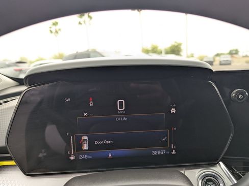 Used 2025 Chevrolet Trax LT FWD image 29