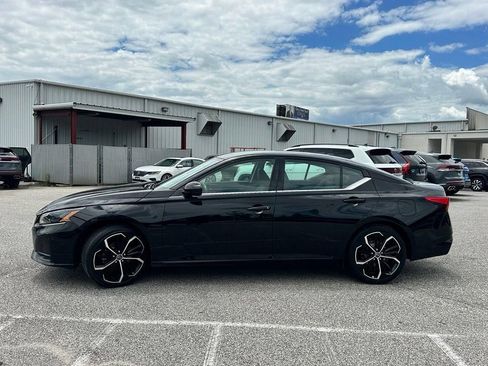 Used 2024 Nissan Altima 2.5 SR FWD image 25
