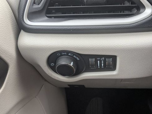 Used 2023 Chrysler Voyager LX FWD image 15