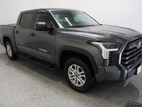 Used 2022 Toyota Tundra SR5 w/ SR5 Premium Package AWD/4WD image 4