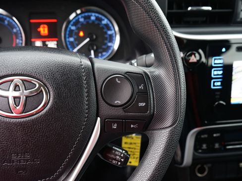 Used 2018 Toyota Corolla LE image 20