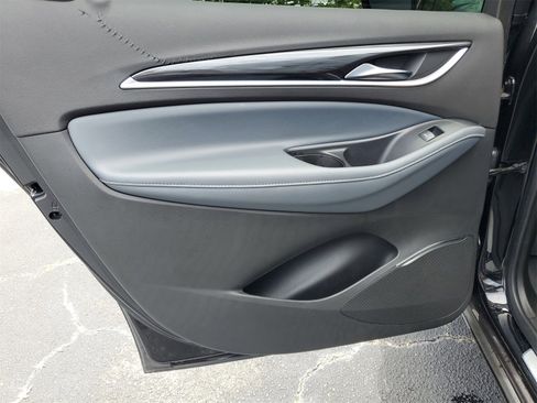 Used 2022 Buick Enclave Essence image 24