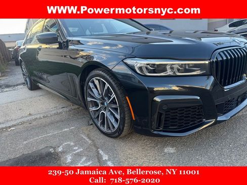 Used 2021 BMW 750i xDrive w/ Executive Package AWD/4WD image 3