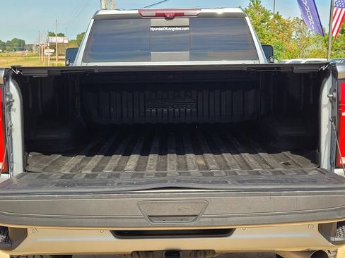 Used 2024 Chevrolet Silverado 3500 High Country w/ Technology Package image 9