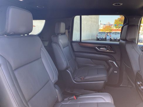 Used 2025 GMC Yukon XL Denali image 19