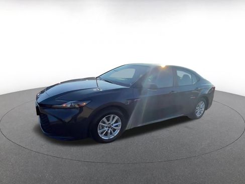 Used 2025 Toyota Camry LE image 7