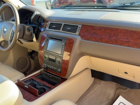 Used 2013 Chevrolet Avalanche LTZ image 17